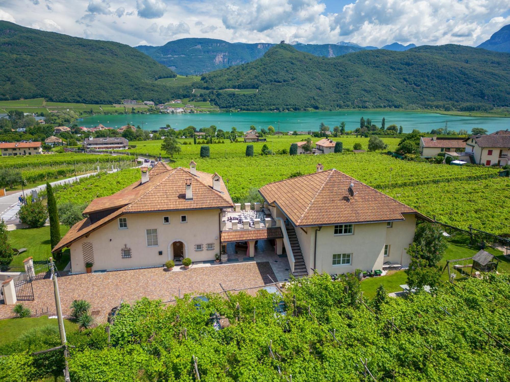 Leuchtenhof Кальдаро Экстерьер фото